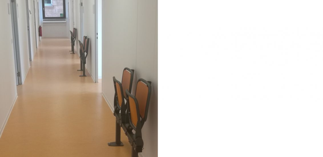 Escape route in a waiting area with chairs